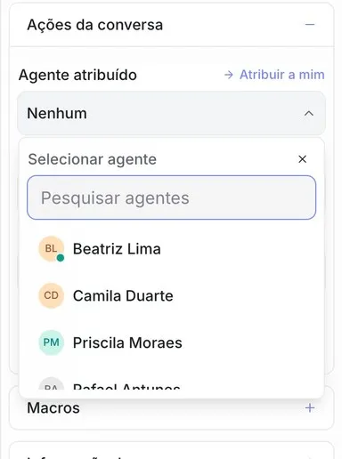 Seção “Ações da conversa” com o campo “Agente atribuído” aberto, a busca “Pesquisar agentes” e a lista de agentes da conta para escolher. Ao lado do título, o atalho “Atribuir a mim”.