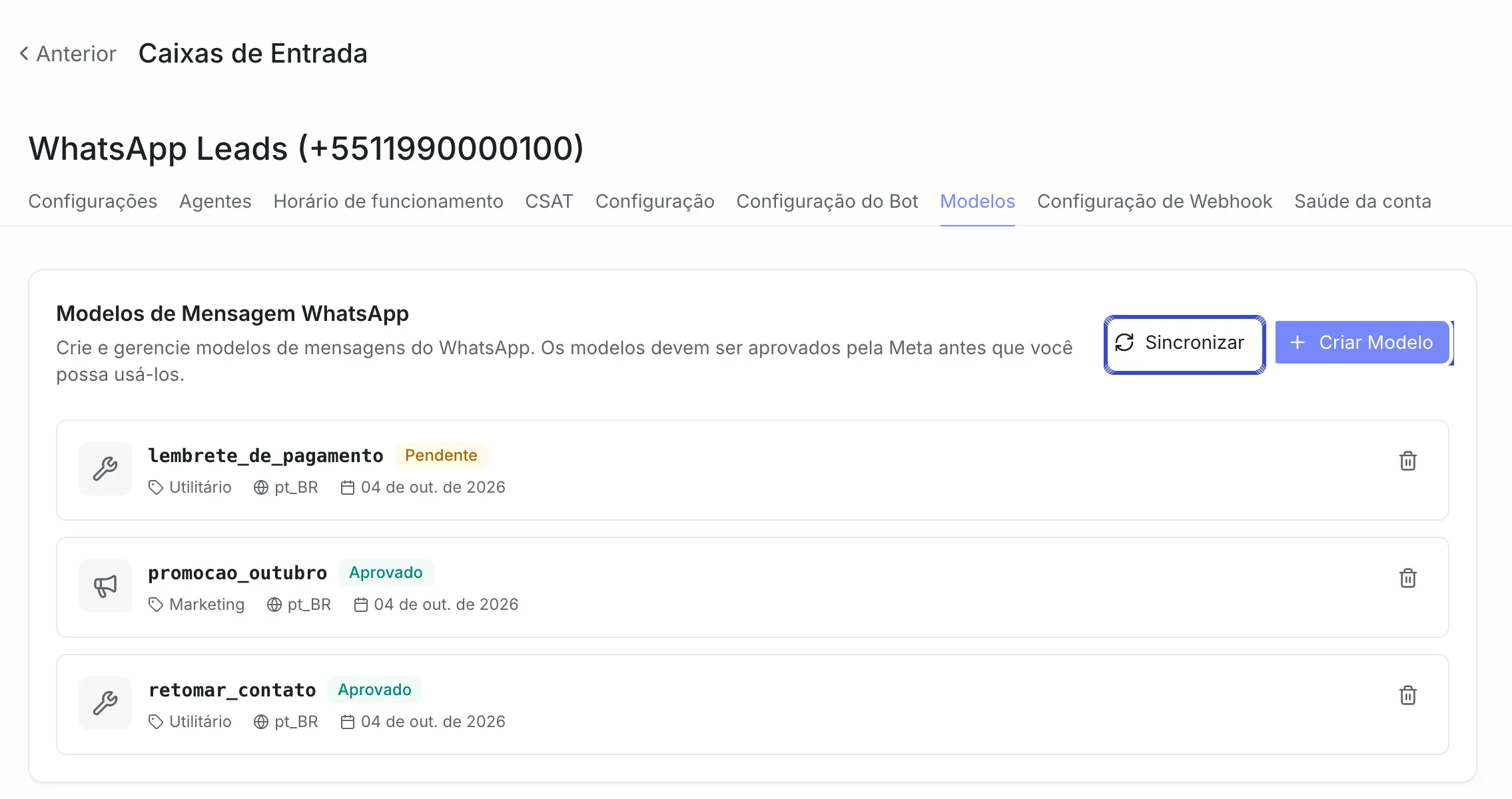 Aba “Modelos” da caixa WhatsApp Leads, com o título “Modelos de Mensagem WhatsApp”, o botão “Sincronizar” destacado e três modelos: lembrete_de_pagamento (Pendente, Utilitário), promocao_outubro (Aprovado, Marketing) e retomar_contato (Aprovado, Utilitário).